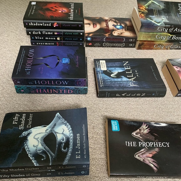 Assorted books! - Picture 2 of 3